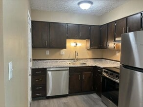 301 Halia Crest in Mount Vernon, IL - Building Photo - Building Photo