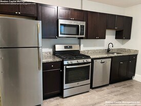 207 Broadway, Unit 1 in Everett, MA - Building Photo