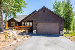 12996 Oberwald Way in Truckee, CA - Building Photo