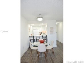 1337 W 49th Pl-Unit -420 in Hialeah, FL - Building Photo - Building Photo