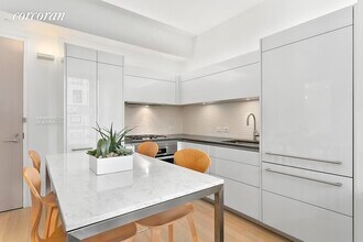 241 5th Ave-Unit -: 9A in New York, NY - Building Photo - Building Photo