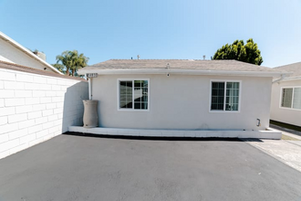 14836 Archwood St in Los Angeles, CA - Building Photo - Building Photo
