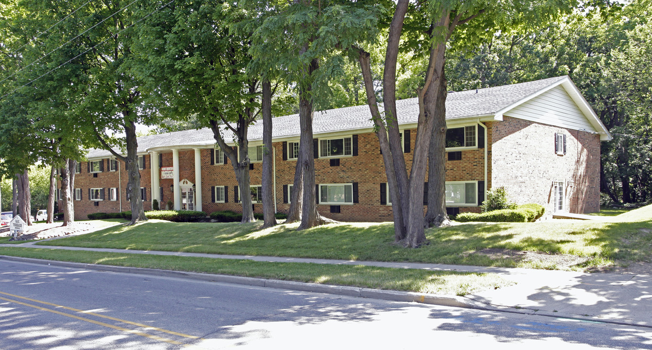 Oak Terrace Apartments in Lake Geneva, WI - Building Photo