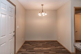 120 Shebal Ave in Harrisburg, SD - Foto de edificio - Building Photo