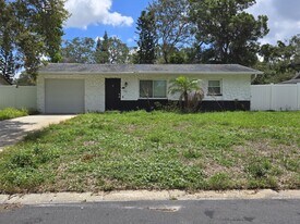 1430 Parkview Ln in Largo, FL - Building Photo