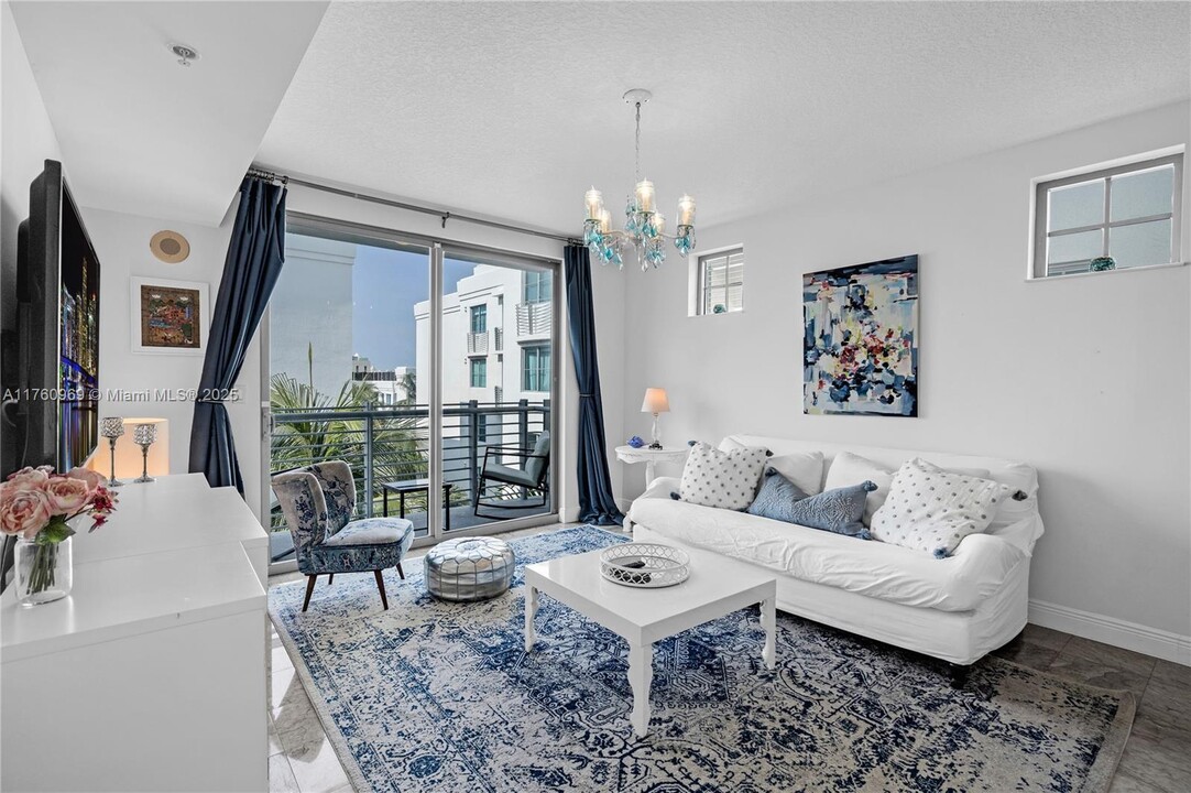 110 Washington Ave in Miami Beach, FL - Building Photo