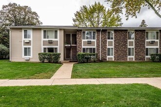 1700 Light Road, Unit Unit 101 in Oswego, IL - Building Photo - Building Photo