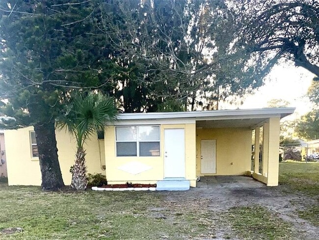 1307 N 20th St in Fort Pierce, FL - Foto de edificio - Building Photo