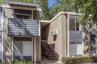 Creekside Apartments in Sacramento, CA - Foto de edificio - Building Photo