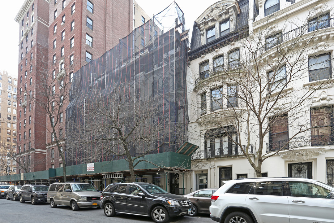 306 W 105th St in New York, NY - Building Photo