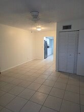 1 Abbey Ln, Unit 204 in Delray Beach, FL - Building Photo - Building Photo