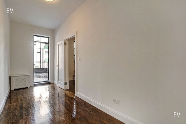 37 E 65th St in New York, NY - Building Photo - Building Photo