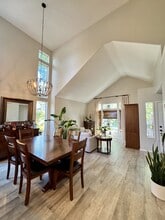 16205 SW Cameron Ct in Tigard, OR - Building Photo - Building Photo