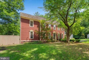 2085 Cobblestone Ln in Reston, VA - Building Photo