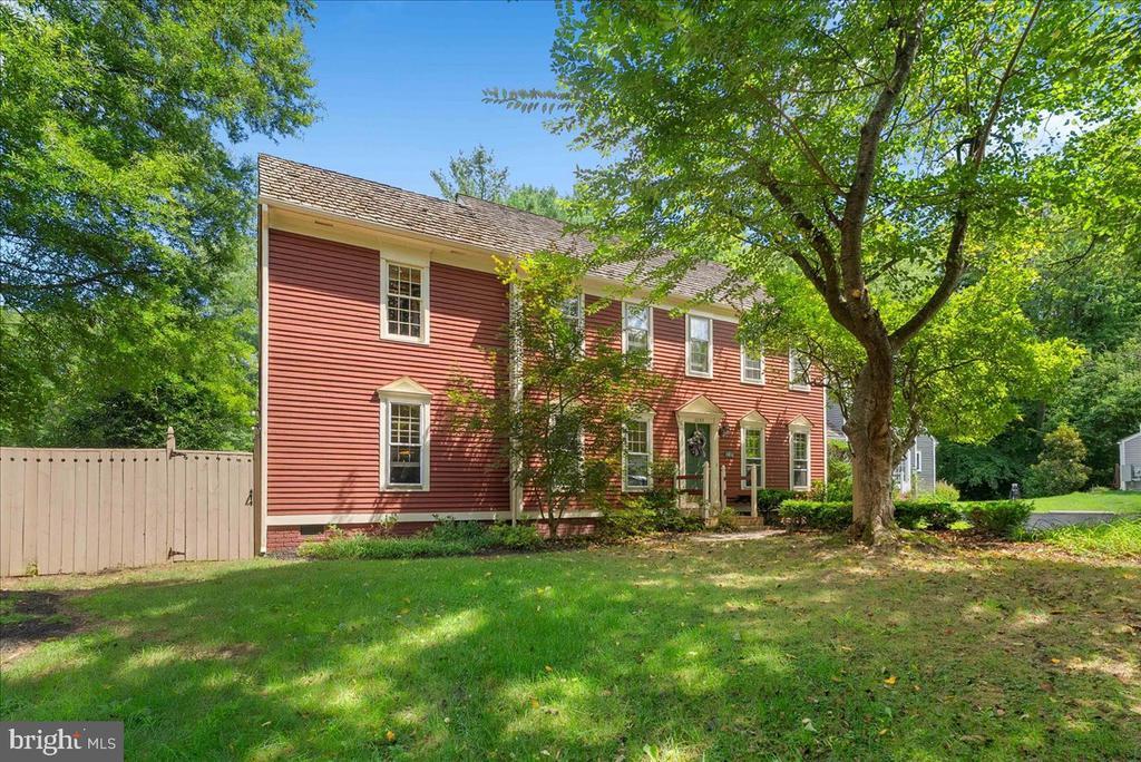 2085 Cobblestone Ln in Reston, VA - Building Photo