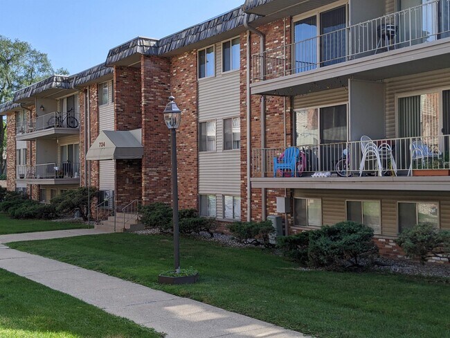 734 W Kilgore Rd in Portage, MI - Building Photo - Building Photo