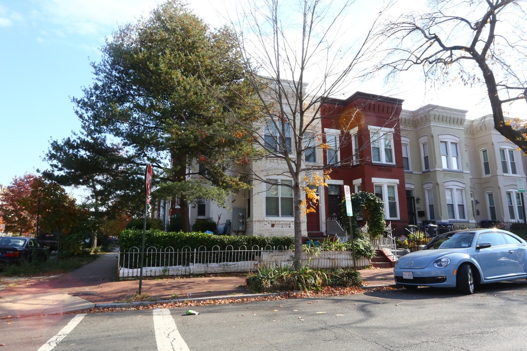 835 11th St NE in Washington, DC - Building Photo