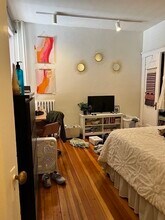 33 Dwight St, Unit 1 in Brookline, MA - Building Photo - Building Photo