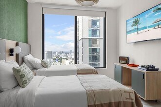 159 NE 6th St, Unit 3615 in Miami, FL - Building Photo - Building Photo