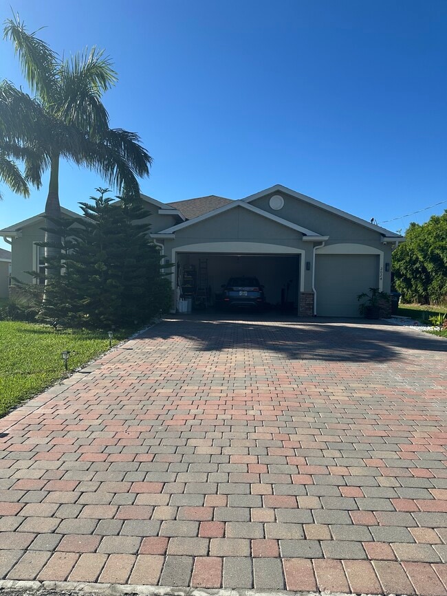 2024 SW 41st St in Cape Coral, FL - Foto de edificio - Building Photo