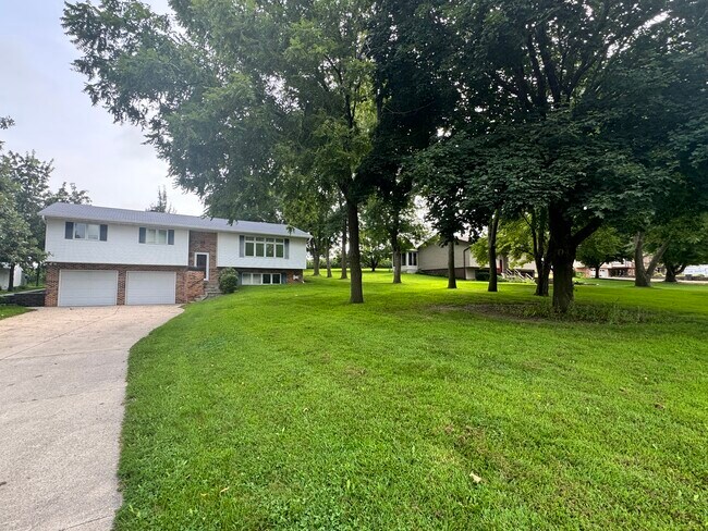 15468 250th Ave in Spirit Lake, IA - Foto de edificio - Building Photo