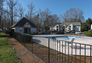 Highland Trace Apartments in Charlotte, NC - Building Photo - Building Photo