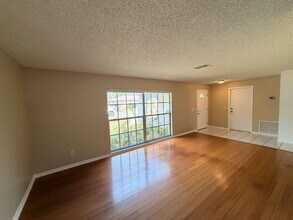14001 Dominion Ct in Tampa, FL - Building Photo - Building Photo