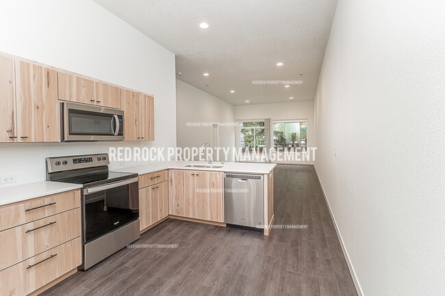 property at 610 S Crescent Ln