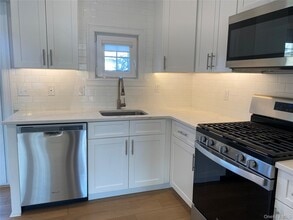 515 Jackson Ave in Lindenhurst, NY - Building Photo - Building Photo