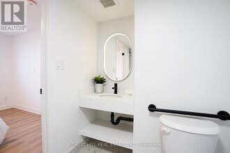 1 Dunsmore Gardens in Toronto, ON - Building Photo - Building Photo