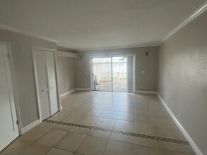 2539 Cedar Cypress Ct.-Unit -Lake Front 2 Bd TH Condo in Tampa, FL - Building Photo - Building Photo