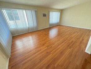 521 S Manhattan Pl, Unit 11 in Los Angeles, CA - Building Photo - Building Photo