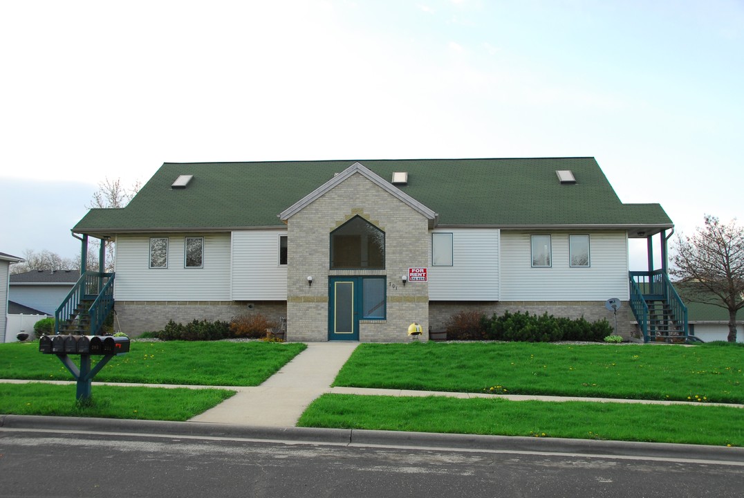 701 Henry St in Waunakee, WI - Building Photo