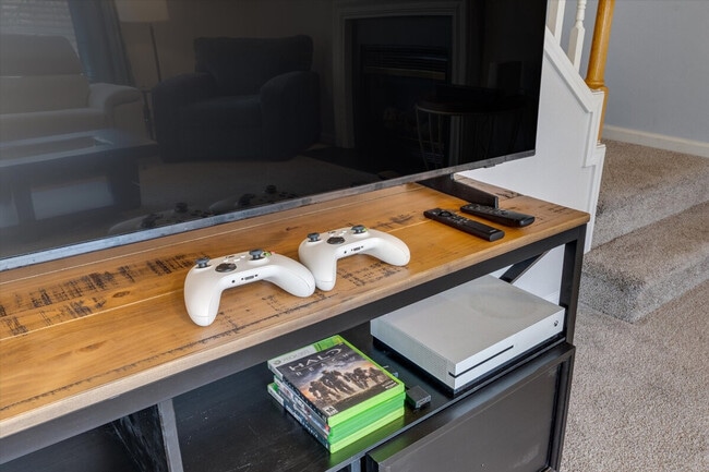 311 Millicent Way in Morrisville, NC - Foto de edificio - Building Photo