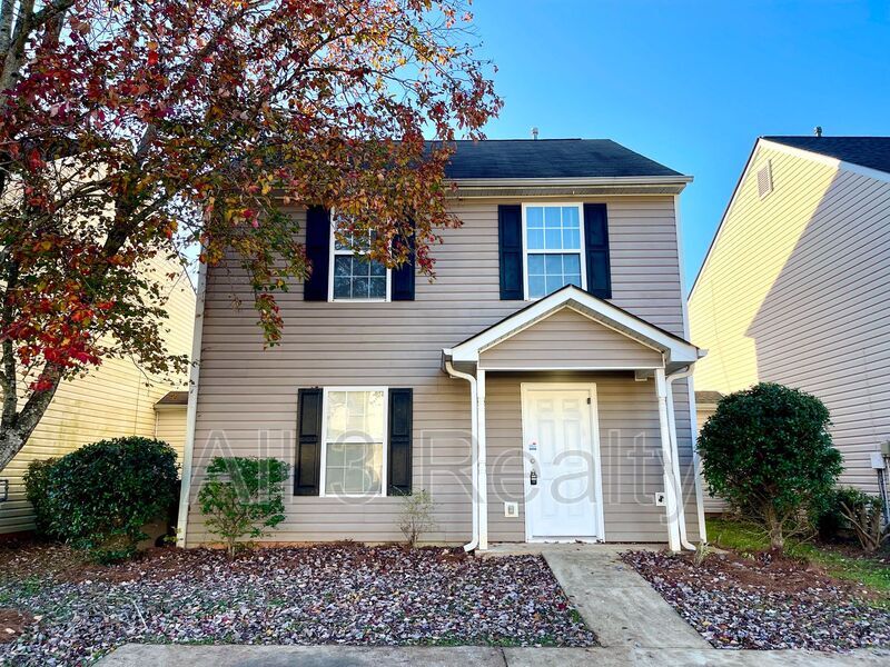 333 Goldenrod Dr in Stockbridge, GA - Building Photo