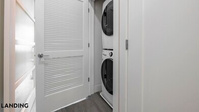 2005 11th St NW, Unit 303 in Washington, DC - Foto de edificio - Building Photo