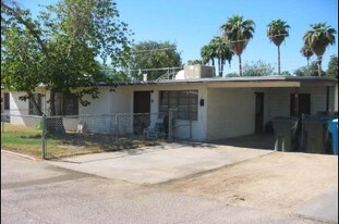 Coolidge Apartments in Phoenix, AZ - Building Photo