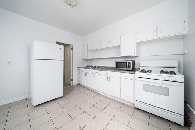 428 Central Ave in Jersey City, NJ - Building Photo - Building Photo