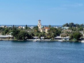 7984 Sailboat Key Blvd S in South Pasadena, FL - Building Photo - Building Photo