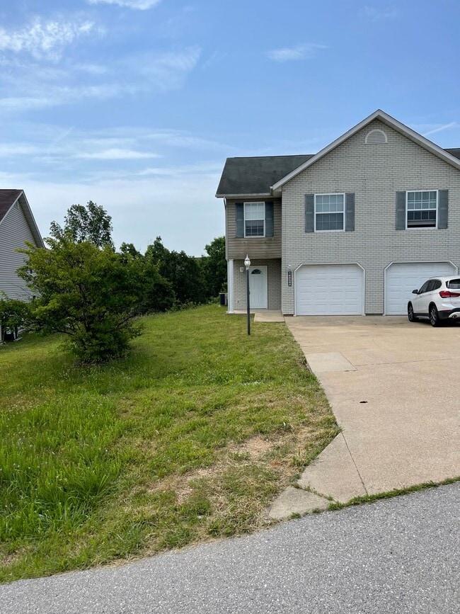 16858 Hurricane Ln in St. Robert, MO - Building Photo - Building Photo