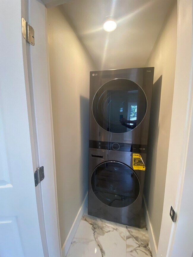 275 Avenue B in Bayonne, NJ - Building Photo - Building Photo