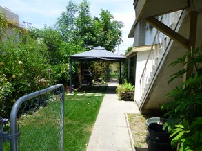 1905 E Adams Ave in Orange, CA - Foto de edificio - Building Photo