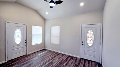 1012 N Eva Ave in Monahans, TX - Foto de edificio - Building Photo