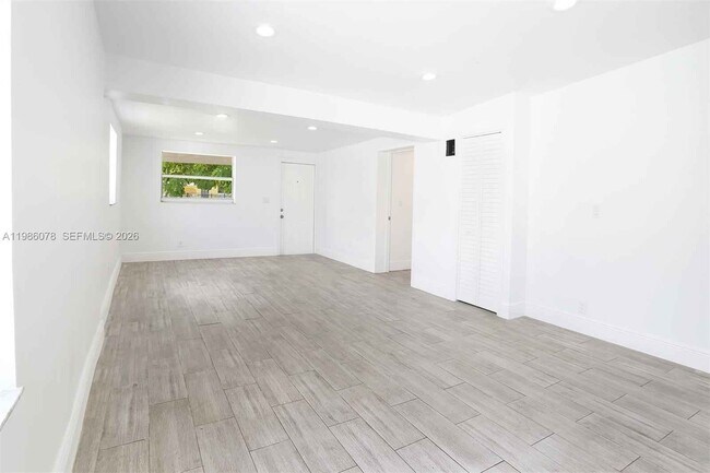 14260 NW 22nd Pl in Opa Locka, FL - Foto de edificio - Building Photo