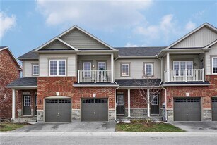 403 Westwood Dr in Kitchener, ON - Building Photo