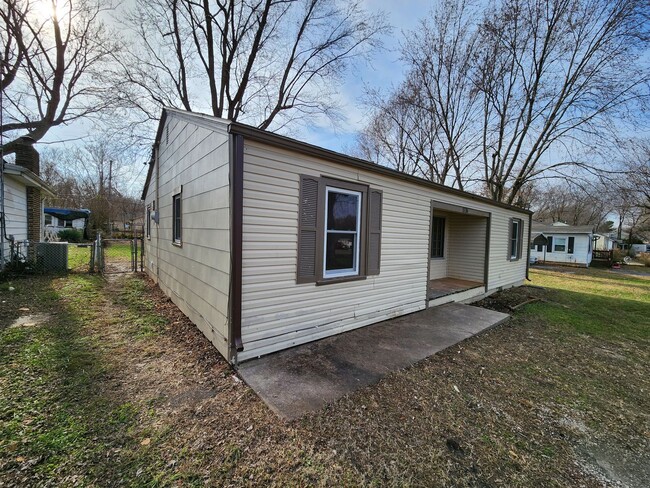 1536 E North St in Springfield, MO - Building Photo - Building Photo