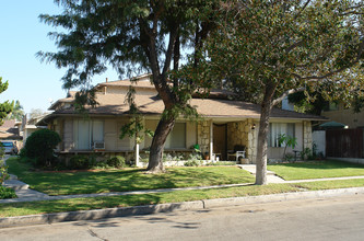 2347 E Omega Ave in Anaheim, CA - Building Photo - Building Photo