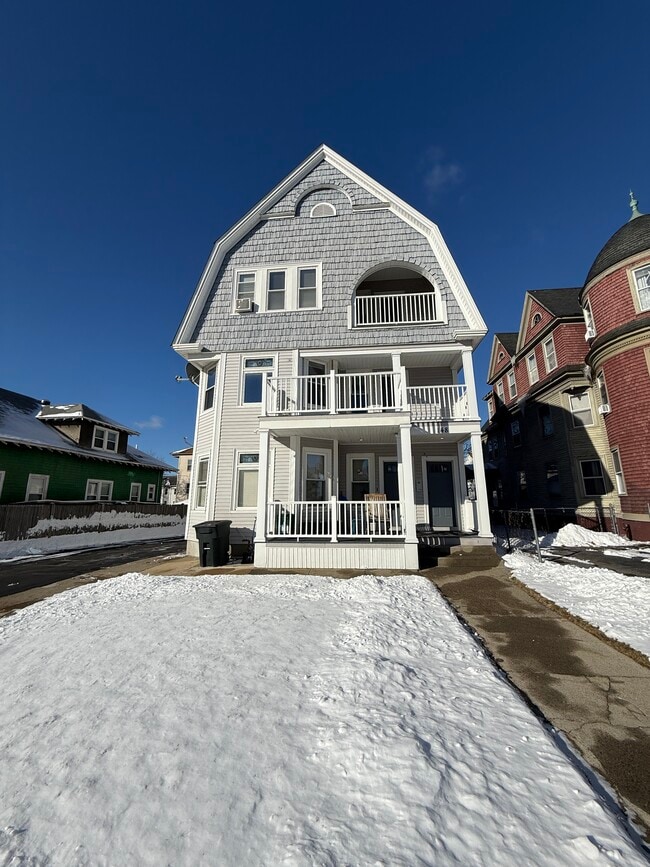 148 Vernon St, Unit 148 Vernon St in Gardner, MA - Foto de edificio - Building Photo