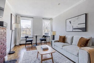 122 Christopher St, Unit 2A in New York, NY - Building Photo