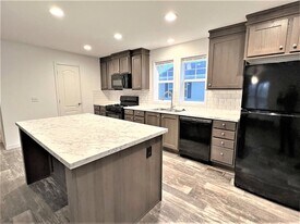 17082 Coventry Ln in Holly, MI - Building Photo